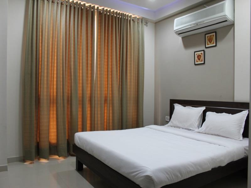 Hotel Treebo Trend Shrimad Residency Ahmedabad Esterno foto