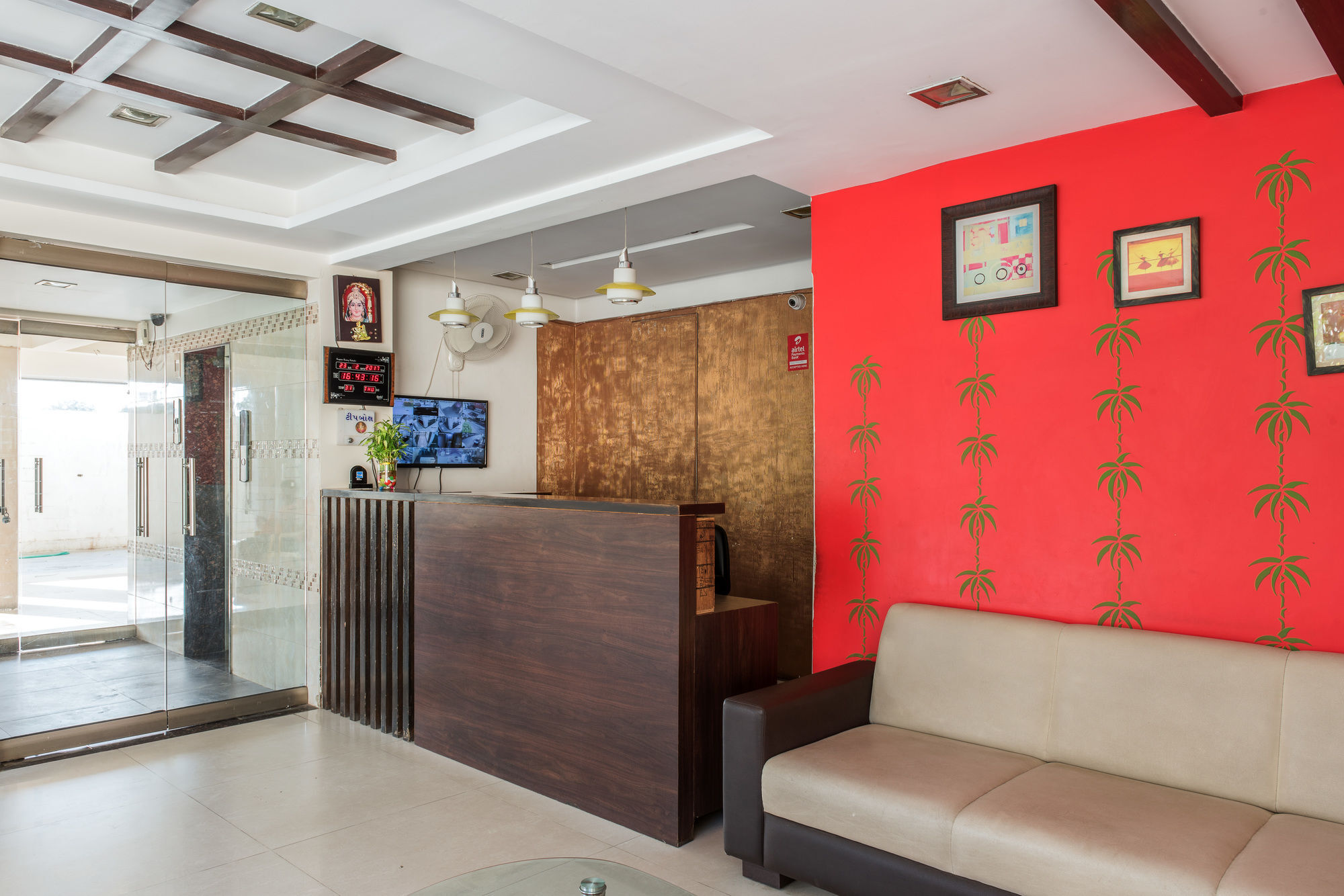 Hotel Treebo Trend Shrimad Residency Ahmedabad Esterno foto