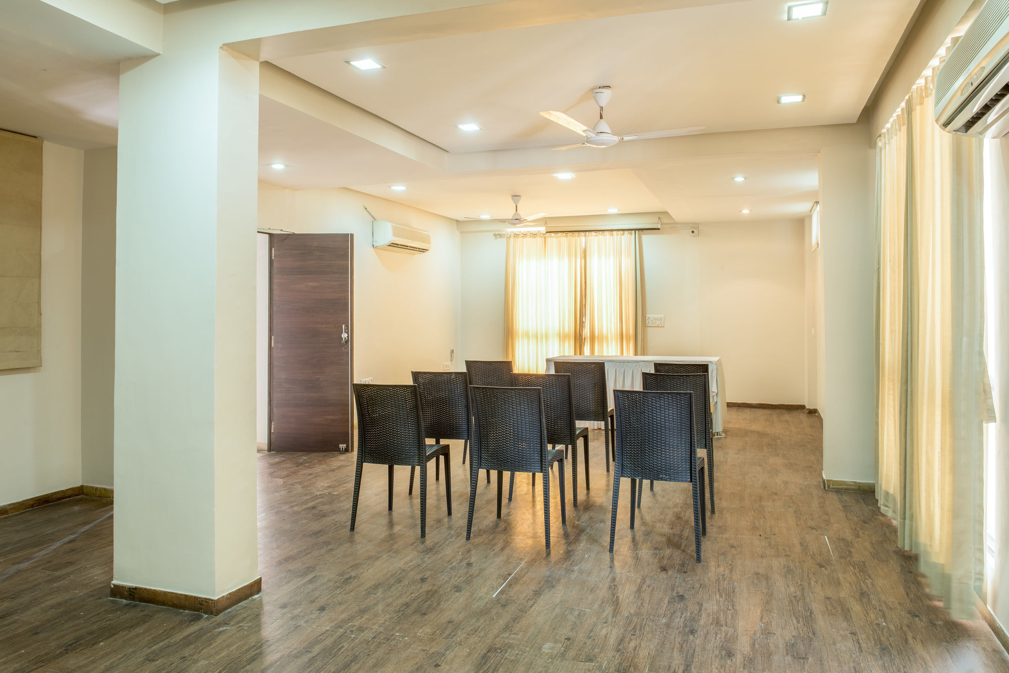 Hotel Treebo Trend Shrimad Residency Ahmedabad Esterno foto