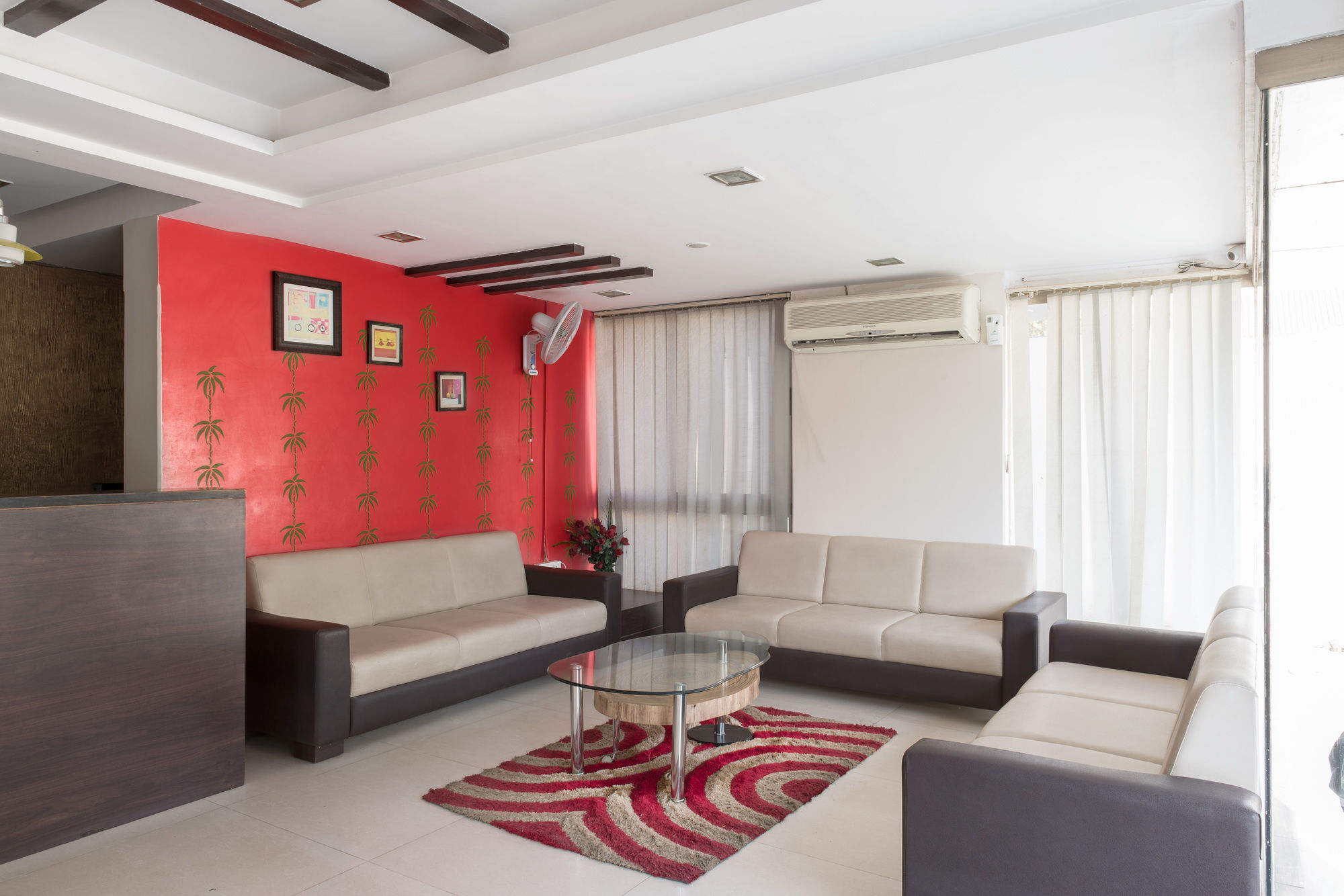 Hotel Treebo Trend Shrimad Residency Ahmedabad Esterno foto